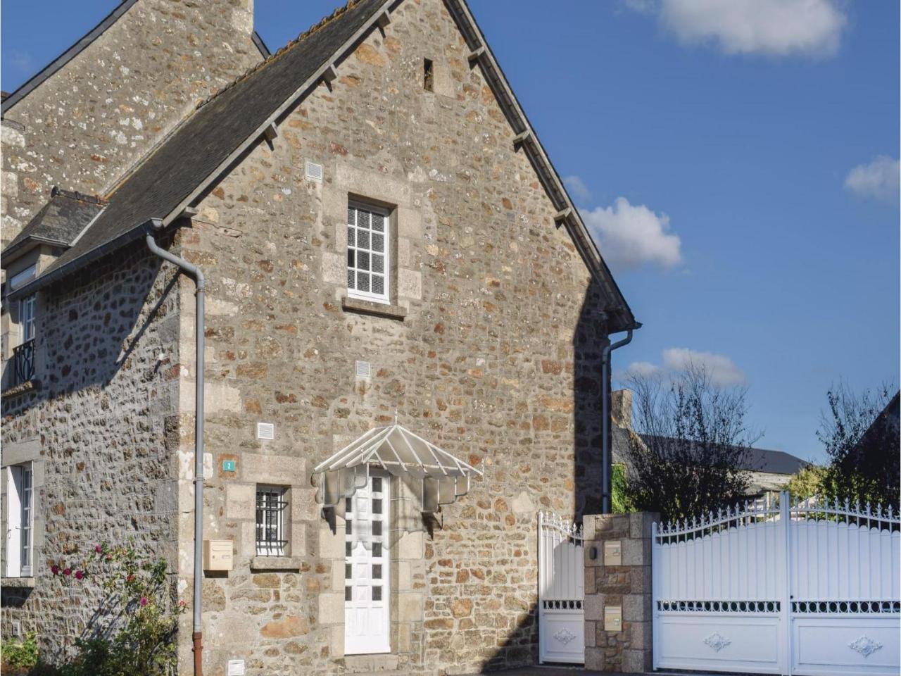 Cozy Home In Plancoet With Wifi Exterior foto